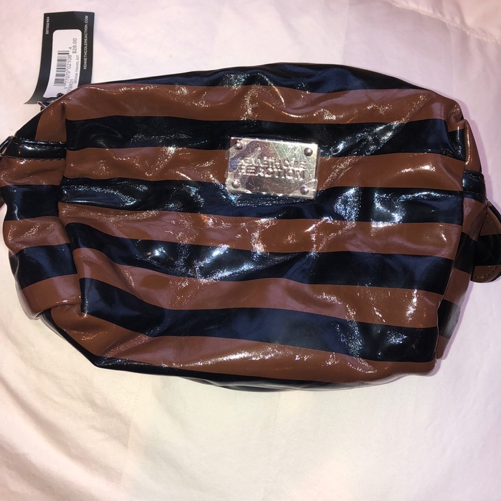 NWT Kenneth Cole reaction cosmetic case
